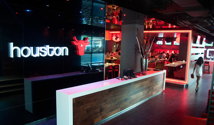 Entré Houston Avenue Bar Grill, Toronto Canada