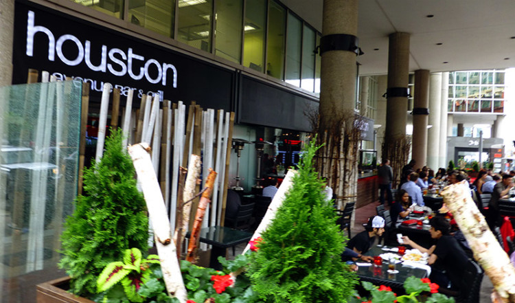 Exterior Houston Avenue Bar Grill, Toronto