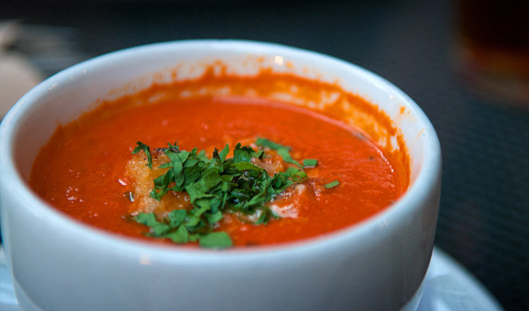 Tomatsoppa på Rougue Kitchen & Wetbar uteservering, Vancouver Kanada