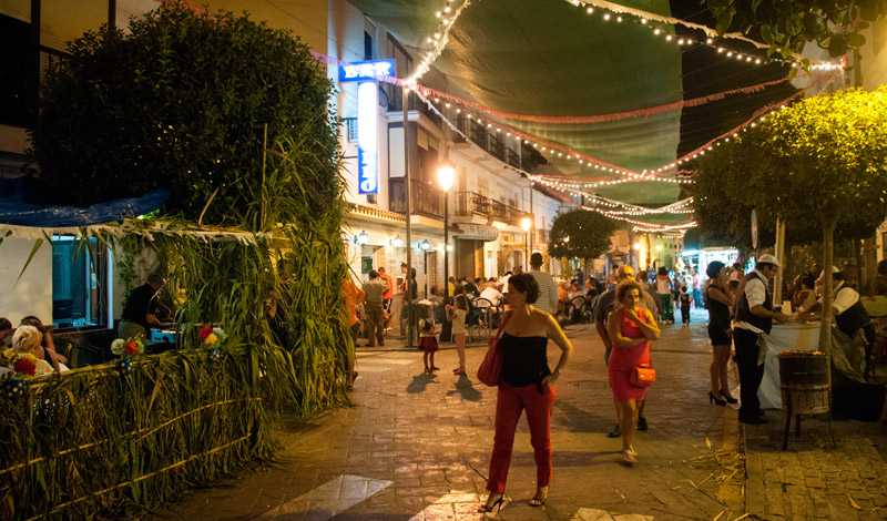 Fiestan fortsätter natten lång, Calle Mar, Fiesta de la Vendimia, Manilva