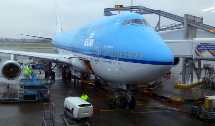 KLM planet görs i ordning för avfärd, Schiphol