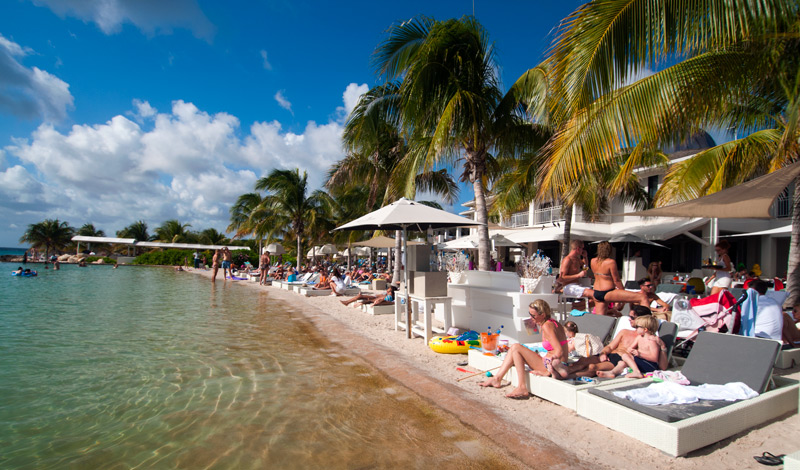 Eftermiddagssol, Papagayo Beach Club