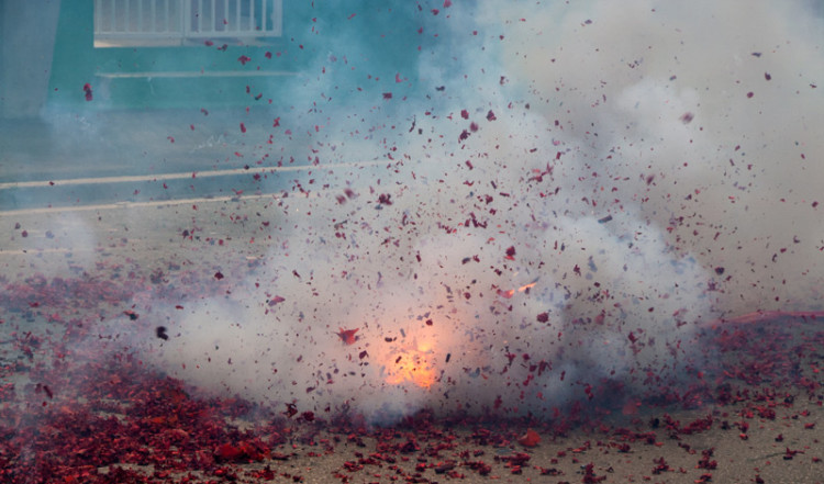 Halvgalna nyårstraditioner längst med Pietermaai i Willemstad