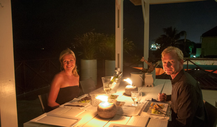 Nyårsmiddag på terrassen till Seaside Renez-vous rummet på Bijblauw Hotel i Willemstad, Curacao