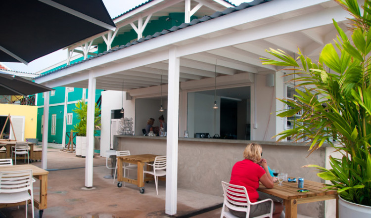 Innergården till Bijblauw Hotel i Willemstad