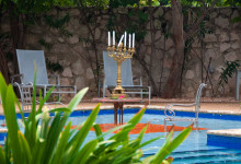 Kandelaber i poolen, Floris Suite Hotel, Willemstad, Curacao