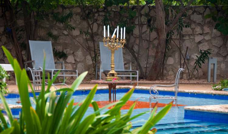 Kandelaber i poolen, Floris Suite Hotel, Willemstad, Curacao