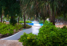 Vy över poolområdet från vår terrass, Floris Suite Hotel, Willemstad, Curacao