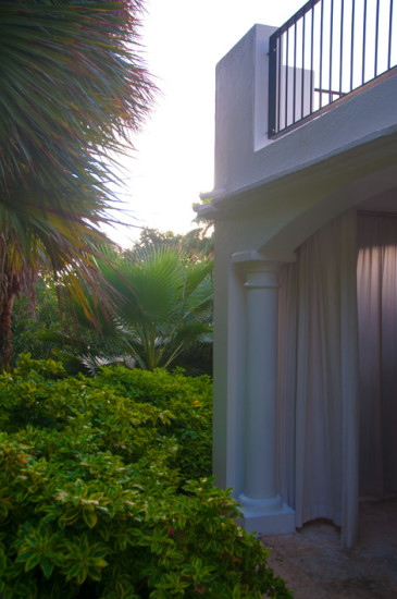 Terrass i lummig miljö på Floris Suite Hotel i Willemstad, Curacao