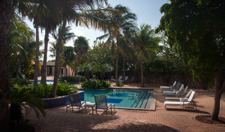Morgon vid poolområdet på Floris Suite Hotel, Curacao