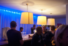 Party i lobbyn till Floris Suite Hotel