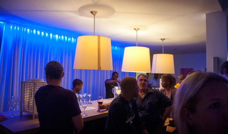 Party i lobbyn till Floris Suite Hotel