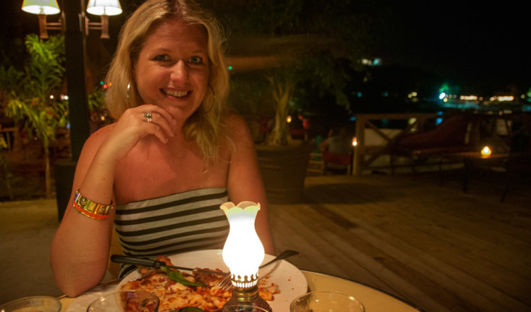 Anki på Tomatoes Restaurant vid Pirate Bay i Piscadera