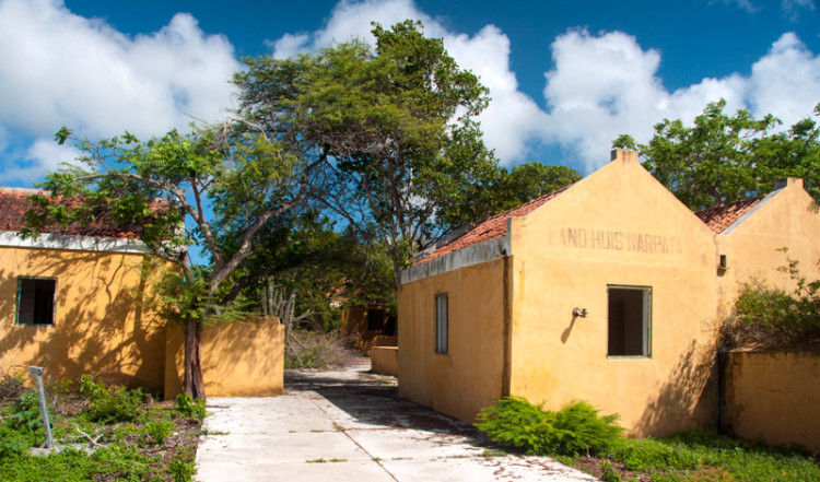 Ett övergivet hus längst med kusten, Bonaire