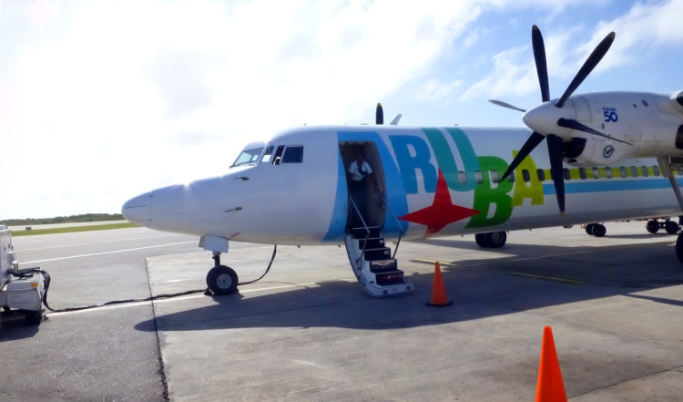 Plan på Flamingo Flygplats, Bonaire, som ska ta oss till Curacao