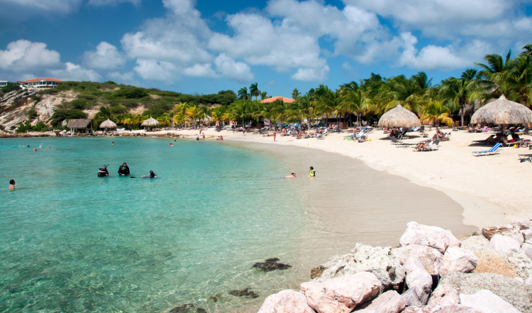 Stranden till Blue Bay Curaçao Golf & Beach Resort