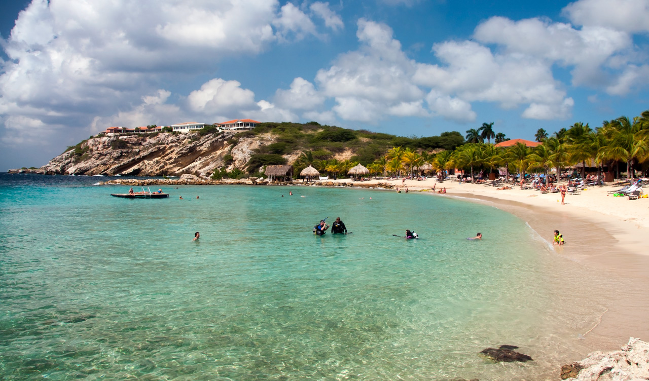 Stranden till Blue Bay Curacao Golf & Beach Resort