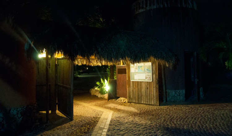 Entre till AzZuro Restaurang på Blue Bay Curaçao Golf & Beach Resort