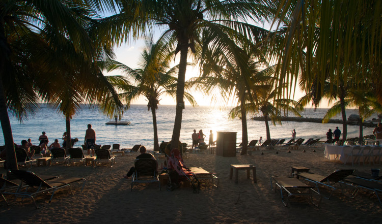 Kvällssol över Blue Bay Curaçao Golf & Beach Resort