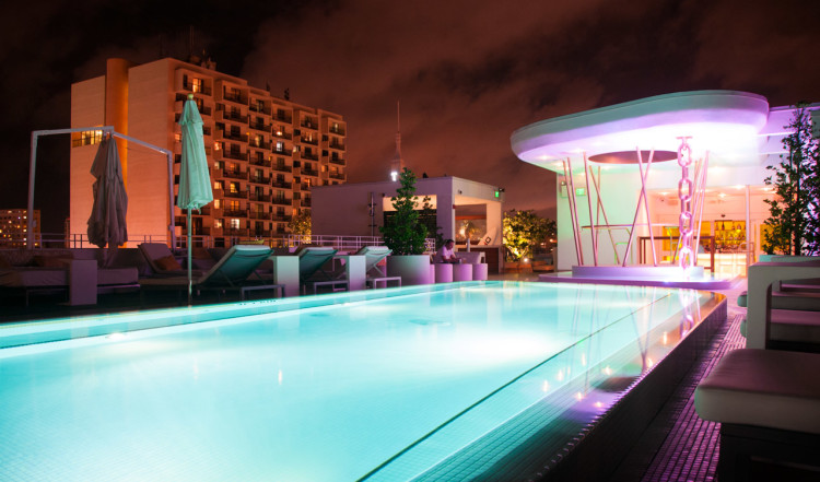 Pool och takterass på Dream South Beach Hotell i Miami