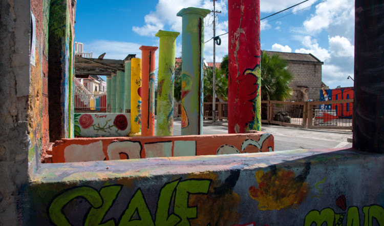 Graffiti hus längst Pietermaai i Willemstad, Curacao