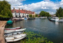 Vy över vackra Great Ouse River, Ely