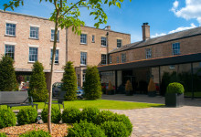 Innergården till Poets House, Ely