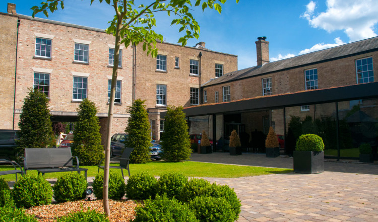 Innergården till Poets House, Ely