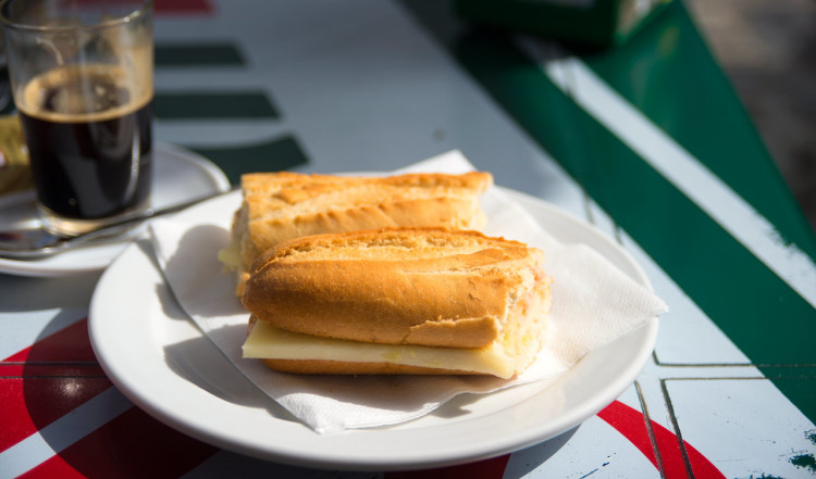 Bocadillo de queso på Bar Castillo i Manilva
