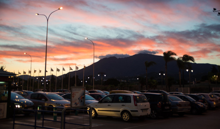 Läcker solnedgång på parkeringen till Carrefour, Estepona
