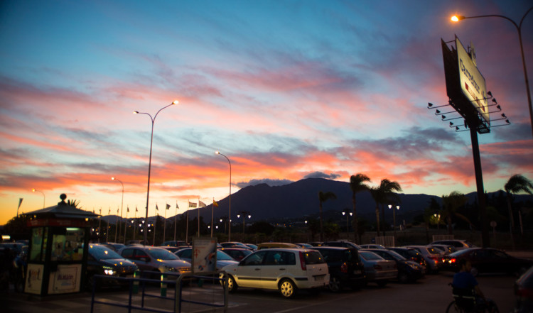 Läcker solnedgång på parkeringen till Carrefour, Estepona