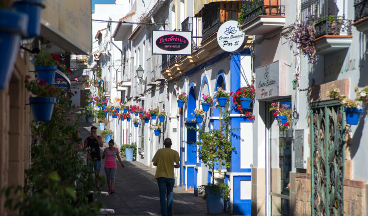 Charmig gata i centrala Estepona