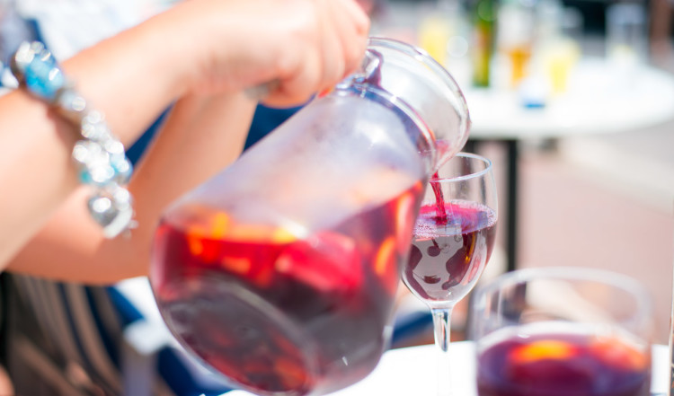 Sangria på Dolphins i Puerto de la Duquesa