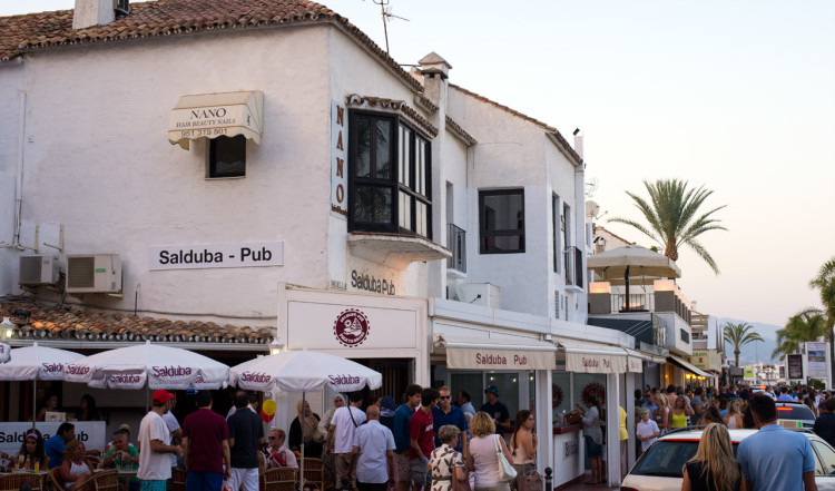 Folkliv i Puerto Banús