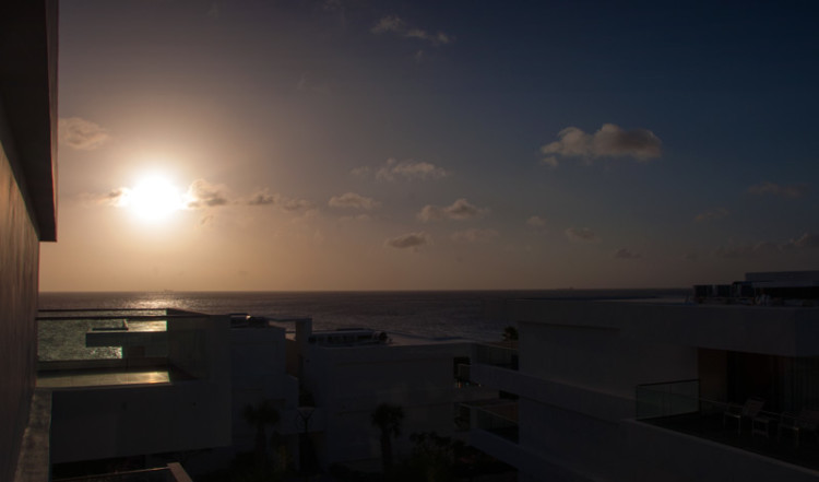 Solnedgång från terrass i Ocean View Room, Papagayo Beach and Design Hotel, Curacao
