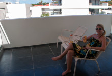 En stund på balkongen på Papagayo Beach and Design Hotel, Curacao