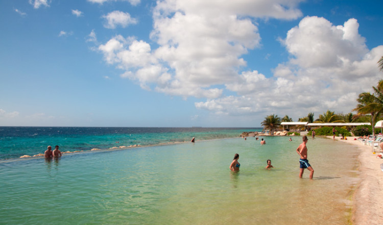 Bad och sol på Papagayo Beach Club, Curacao