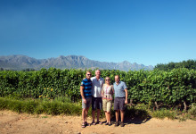 Vi tillsammans med Ferdi Visser och Kobus Deetlefs på Deetlefs Wine Estate
