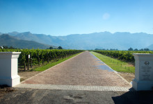 Infarten till Deetlefs Wine Estate, Sydafrika