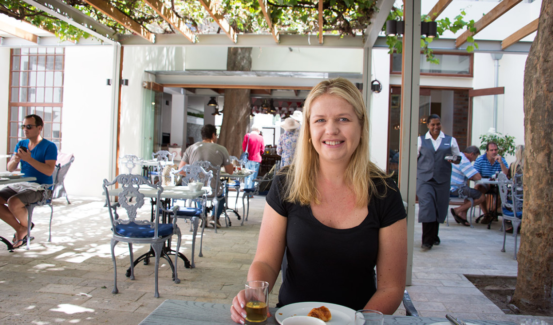 Frukost påä innergården till Oude Werf hotel, Stellenbosch