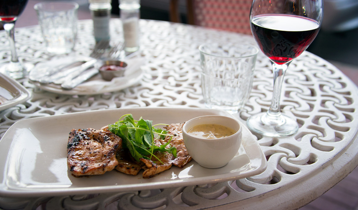 Middag på The Grand Cafe & Society i Camps Bay, Sydafrika