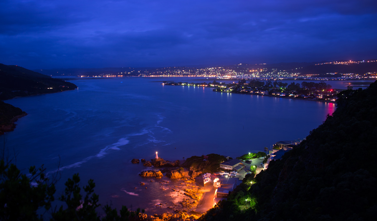 Knysna Lagoon by night, från Knysna heads utsiktsplats