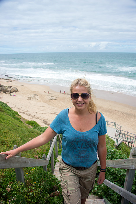Anki vid strand i Wilderness, längs med Garden Route