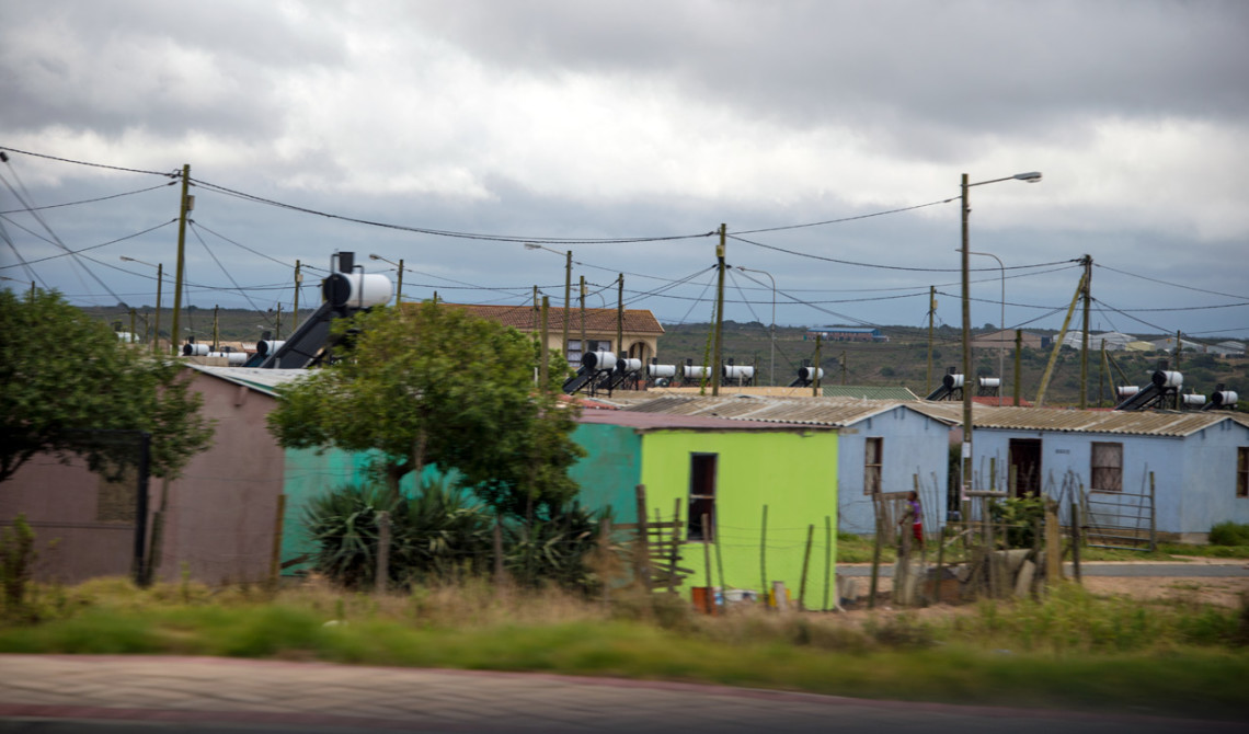 Passerar afrikanska hus längs med Garden Route