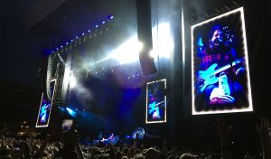 Dave Grohl rockar på sin stol