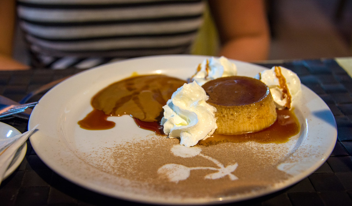 Flan på La Casita restaurang i Sabinillas