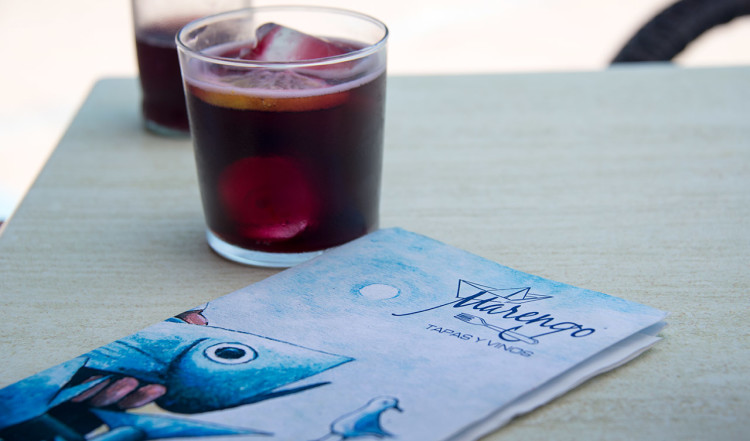 En Tinto de Verano på Marengo Tapas y Vinos i Sabinillas