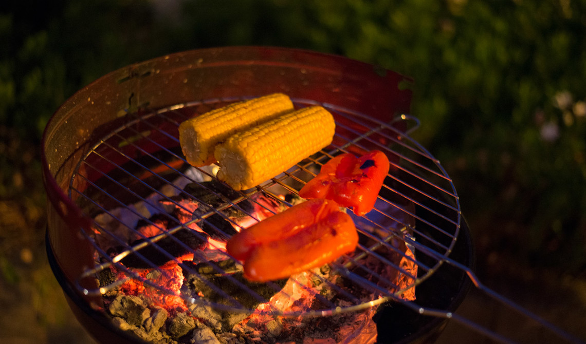 Majs och paprika på grillen