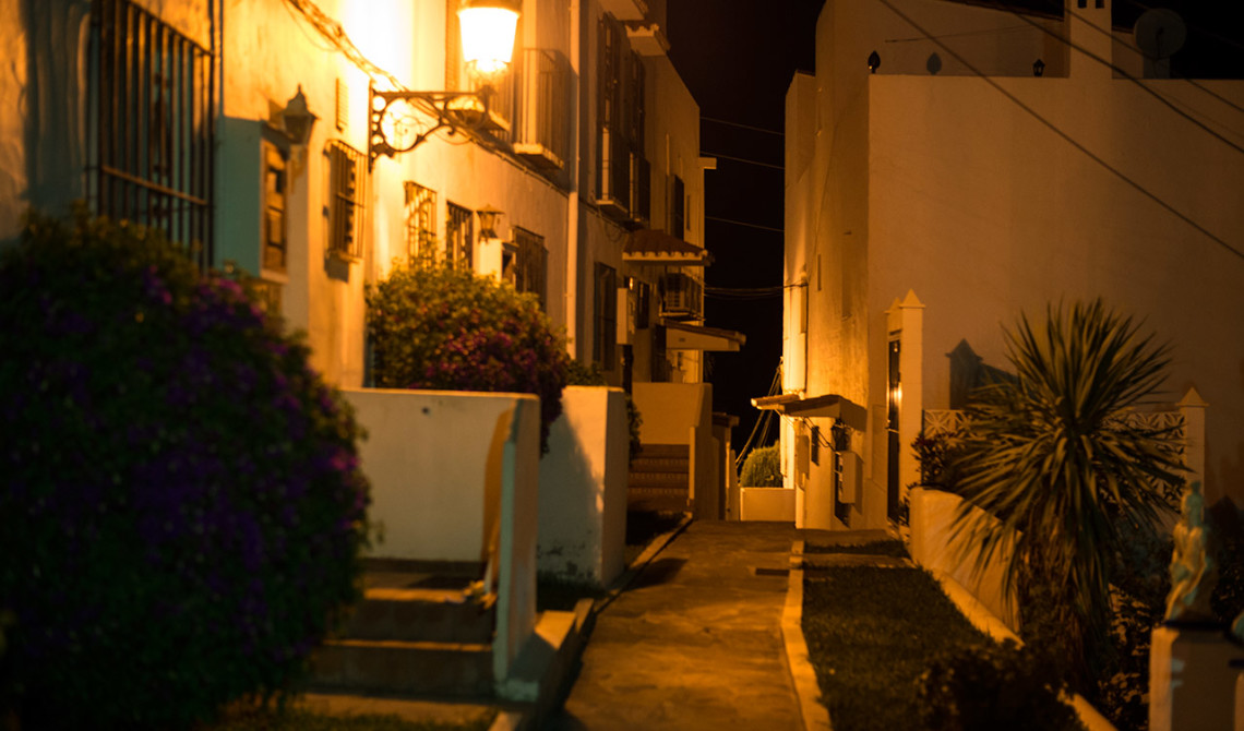 Monte Viñas by night
