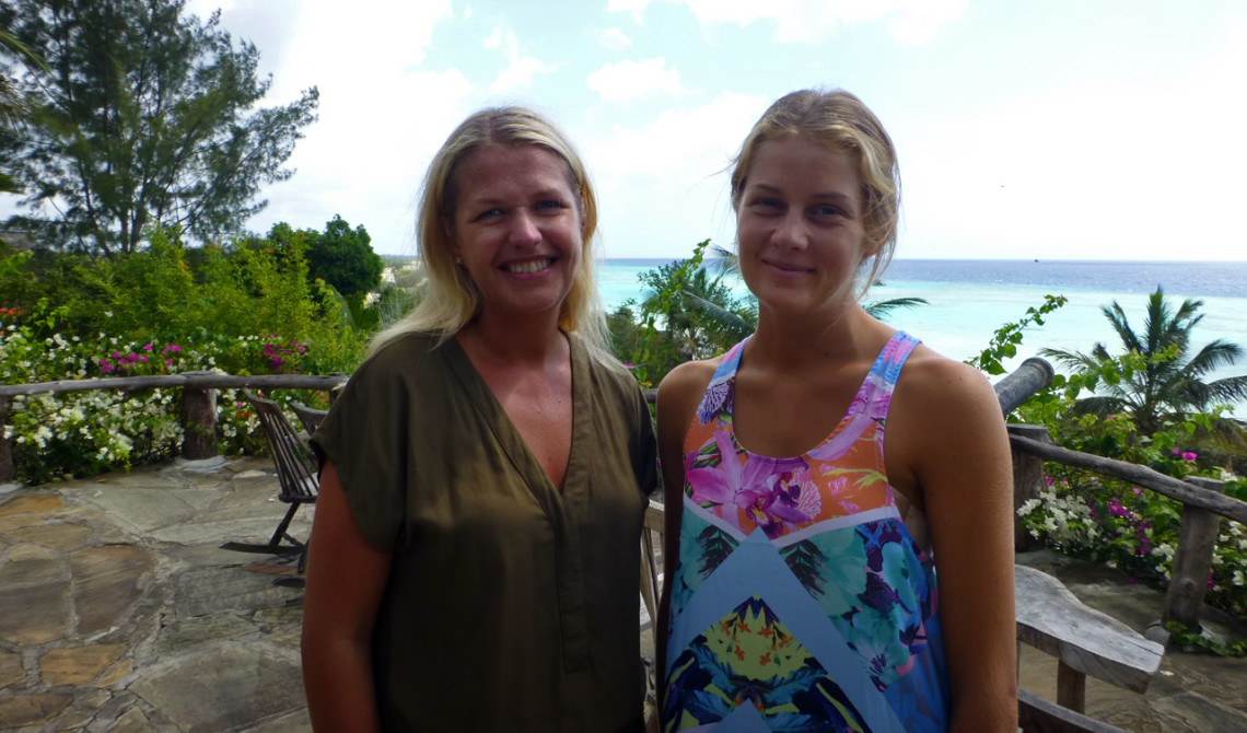 Anki och Rebecca som jobbar på Manta Resort